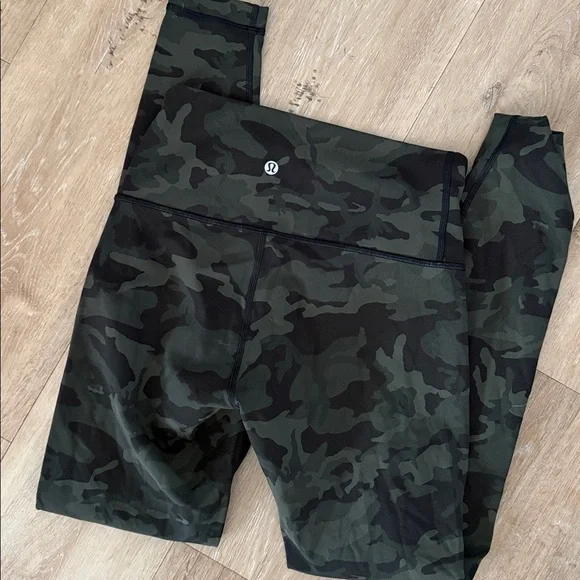 lululemon athletica legging - Picture 2 of 3